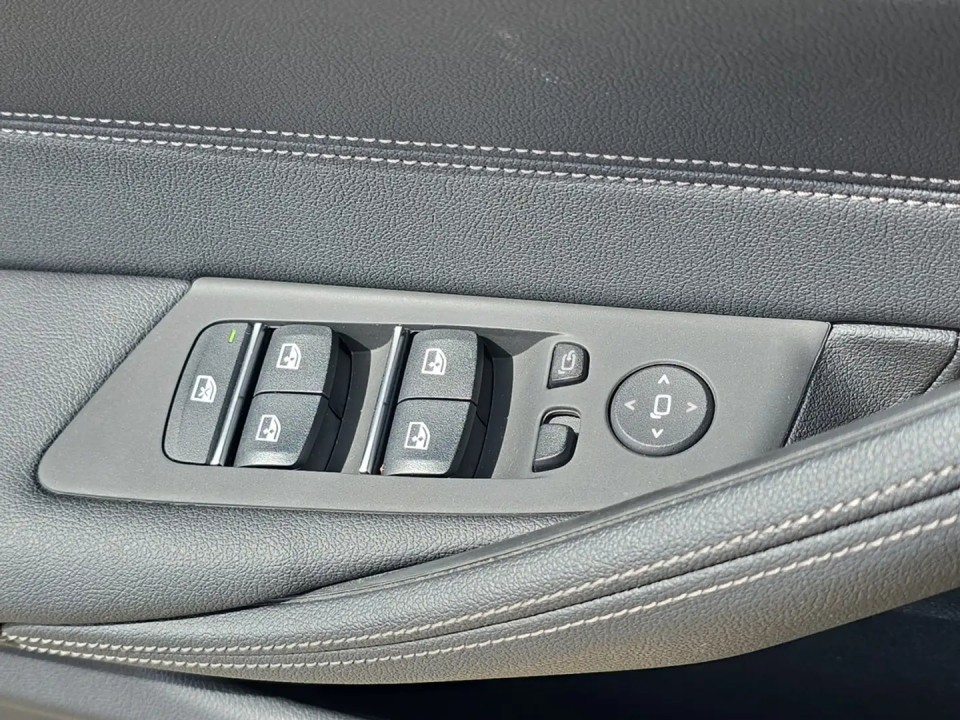 BMW Seria 5 530e xDrive M-Sport - foto 18