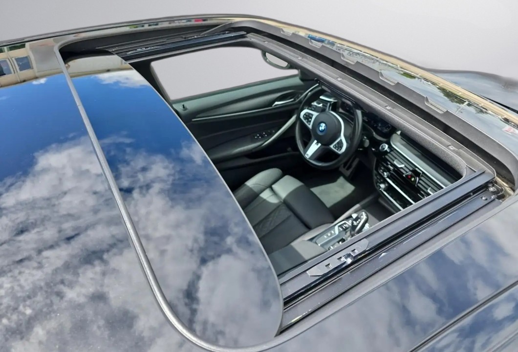 BMW Seria 5 530e xDrive M-Sport - foto 12