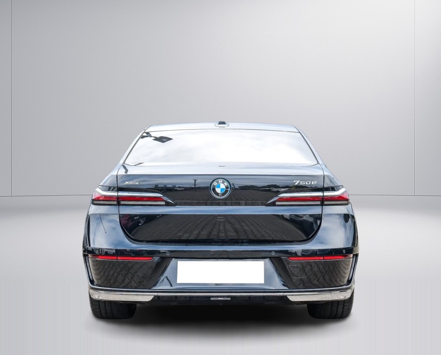 BMW Seria 7 750e xDrive M-Sport (4)
