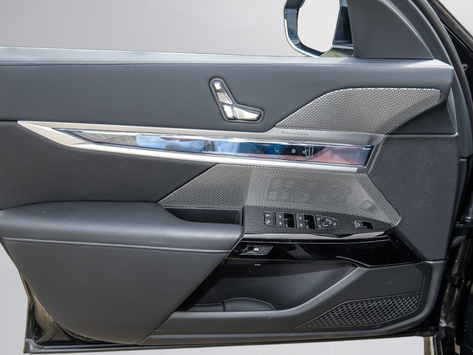 BMW Seria 7 750e xDrive M-Sport - foto 18