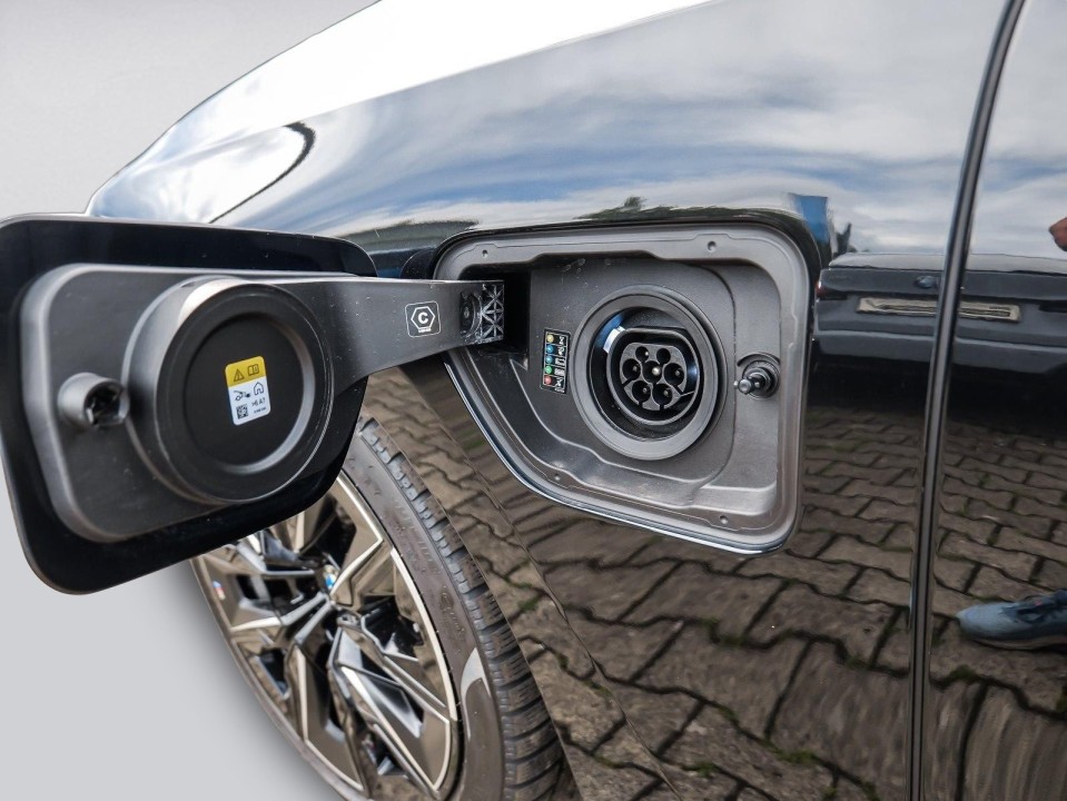 BMW Seria 7 750e xDrive M-Sport - foto 19