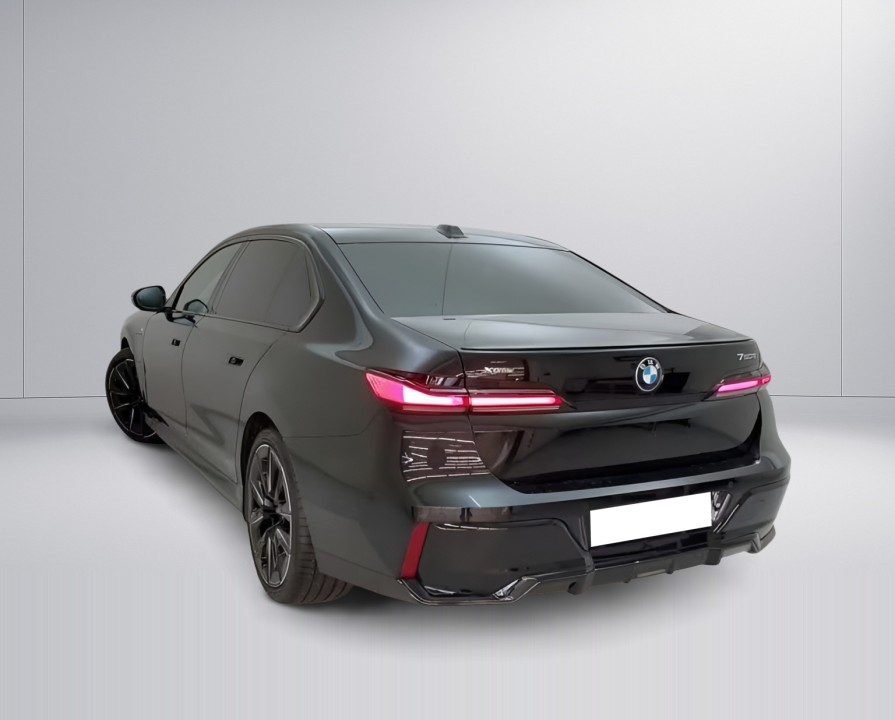 BMW Seria 7 750e xDrive M-Sport (4)
