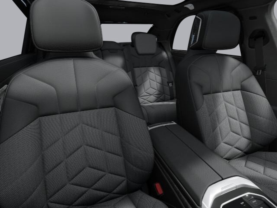 BMW Seria 7 750e xDrive M-Sport (5)