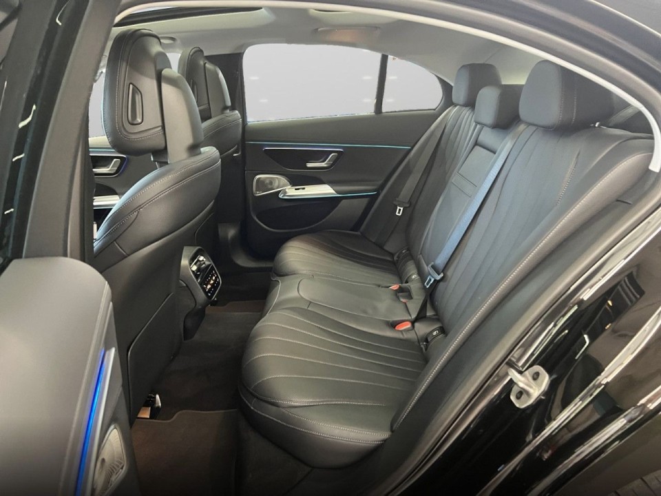 Mercedes-Benz E 400e 4MATIC - foto 19