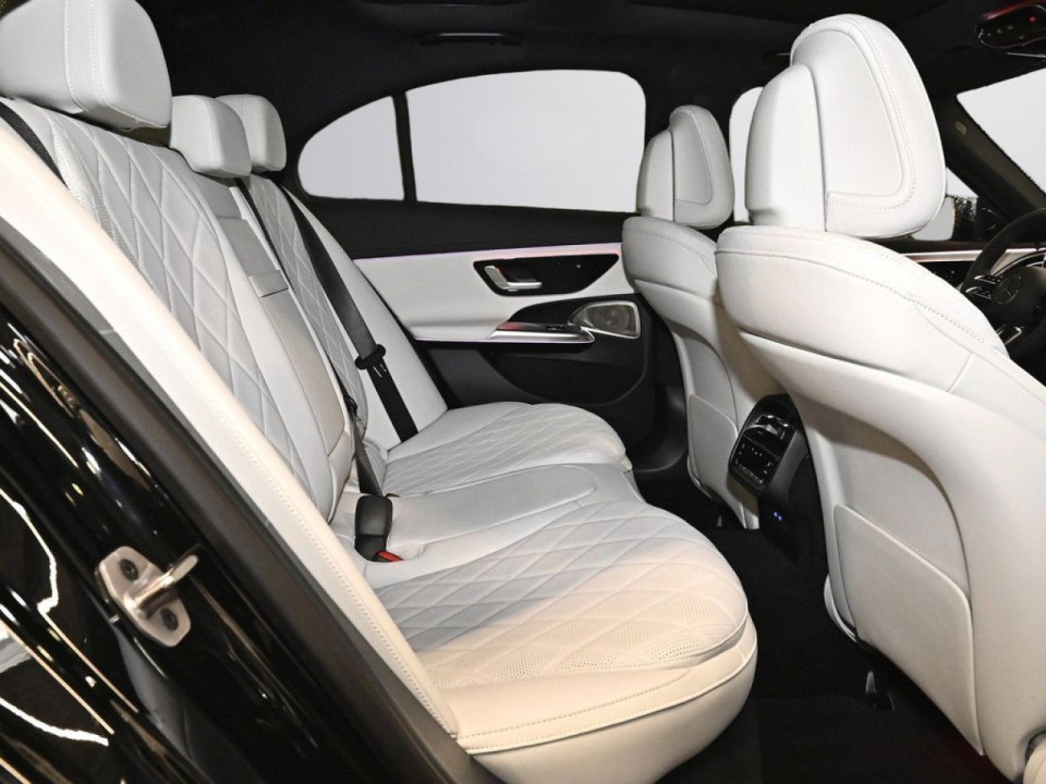 Mercedes-Benz E 400e 4MATIC AMG Line (5)