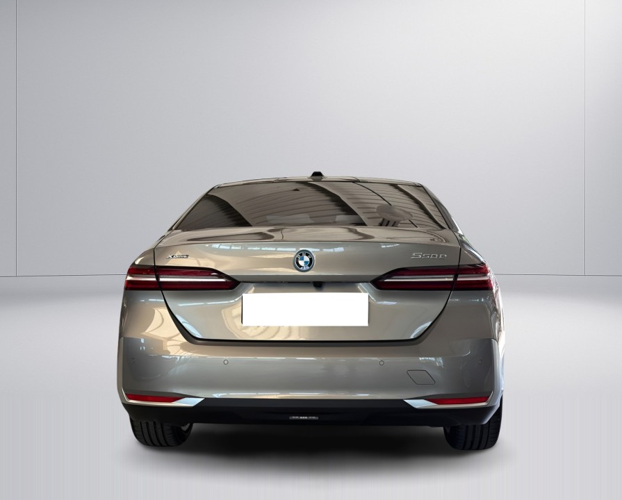 BMW Seria 5 550e xDrive (3)