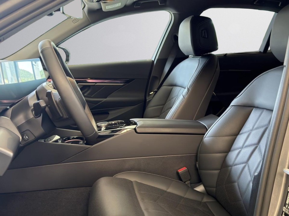 BMW Seria 5 550e xDrive - foto 7