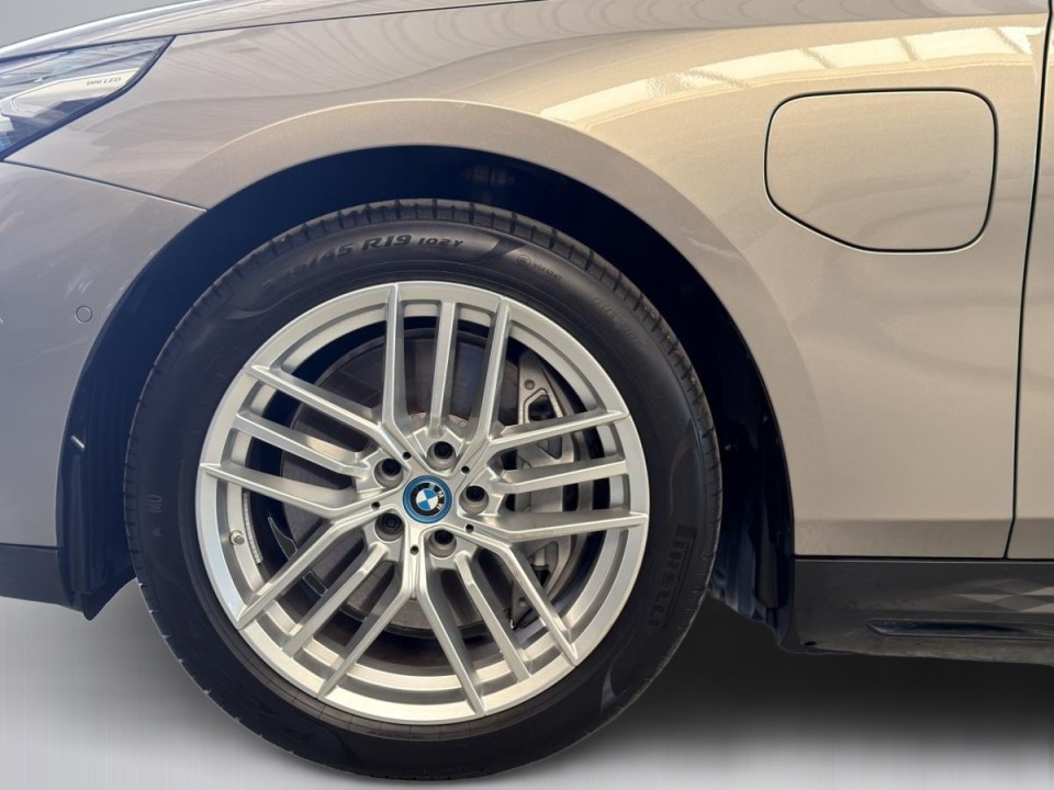BMW Seria 5 550e xDrive - foto 11