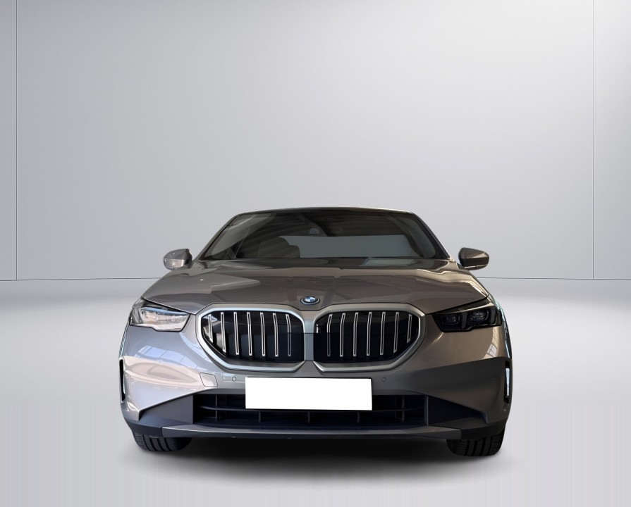 BMW Seria 5 550e xDrive (4)
