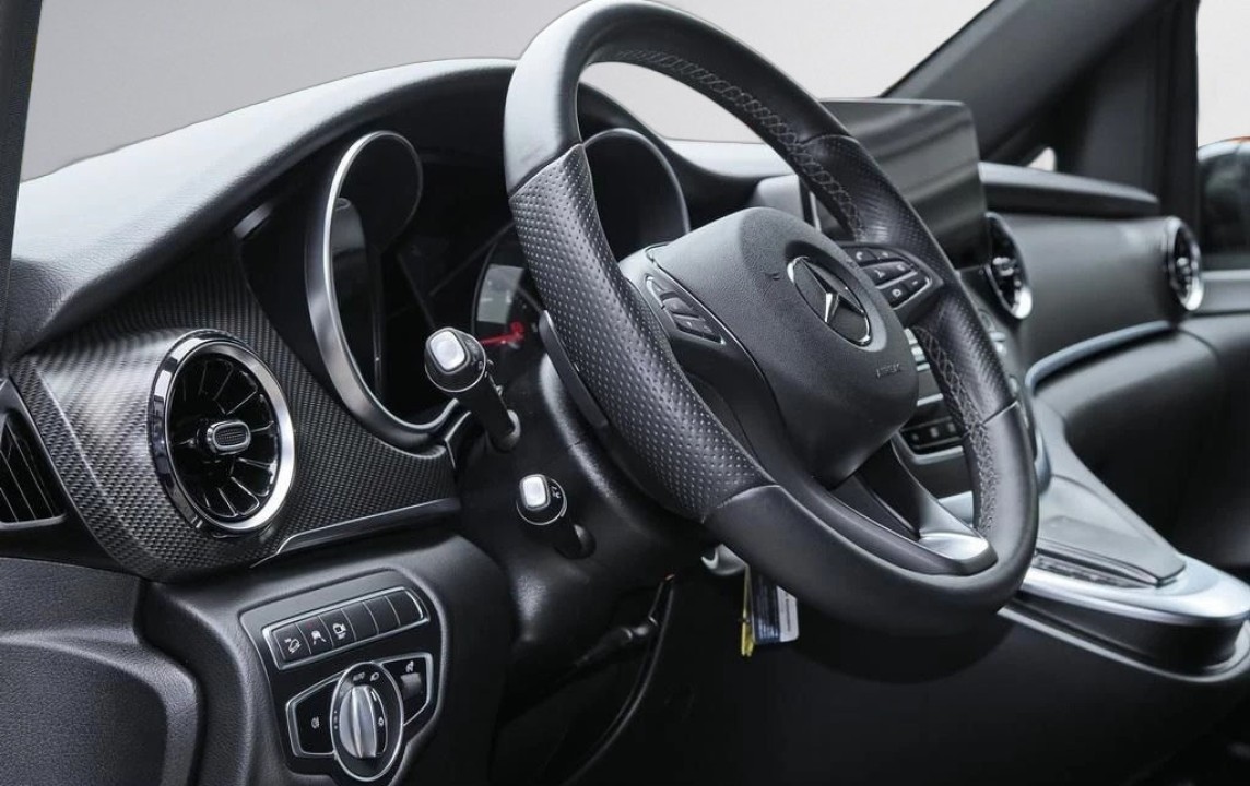 Mercedes-Benz V 300d 4MATIC (5)