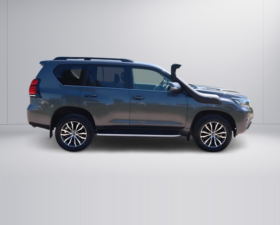 Toyota Land Cruiser 2.8D Premium (2)