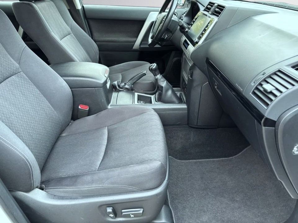 Toyota Land Cruiser 2.8D - foto 21