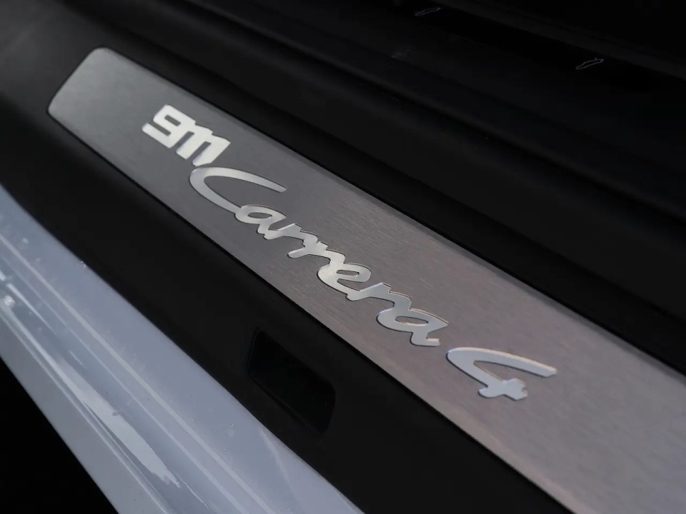 Porsche 911 Carrera 4 - foto 24