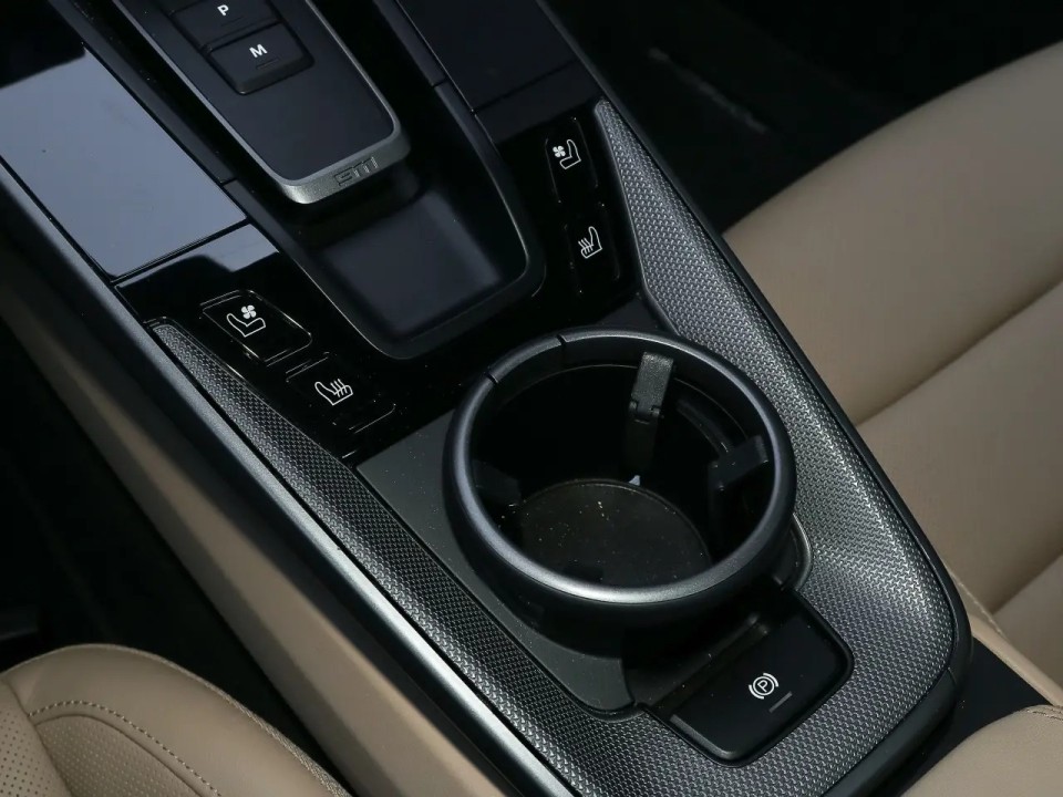 Porsche 911 Carrera 4 - foto 16