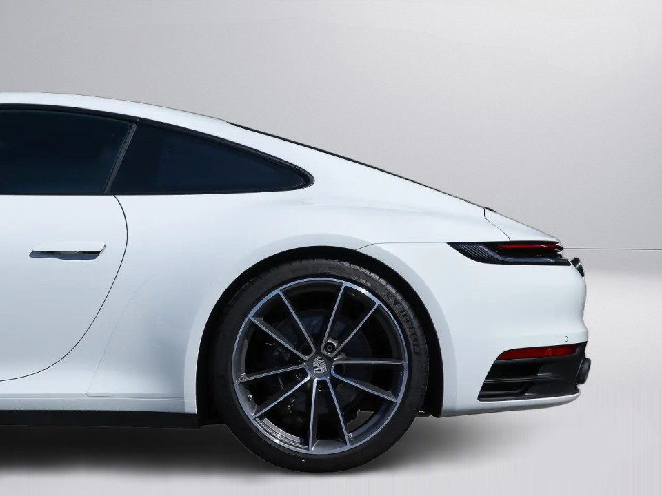 Porsche 911 Carrera 4 - foto 30