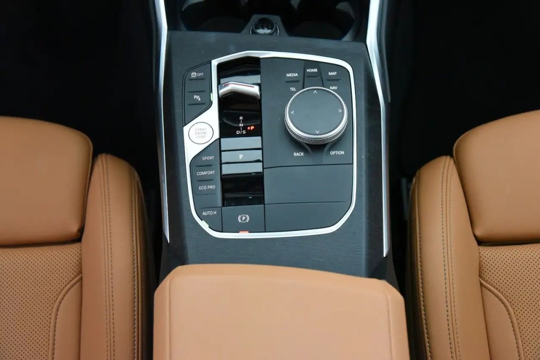 BMW Seria 3 320d xDrive M-Sport - foto 9