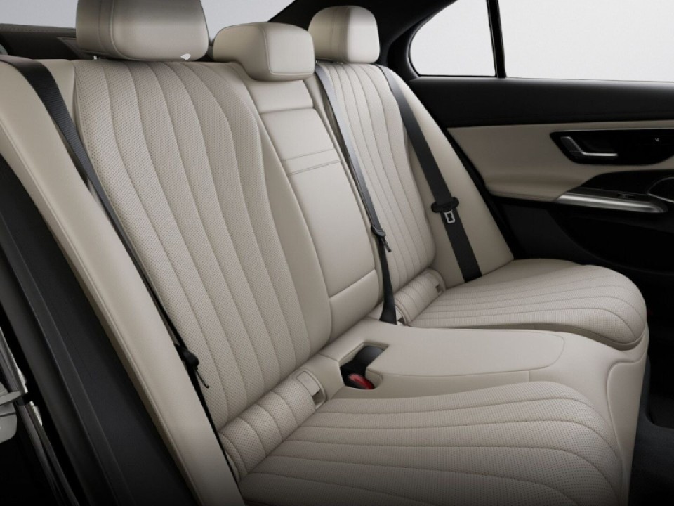 Mercedes-Benz E 300de 4MATIC AMG Line - foto 17