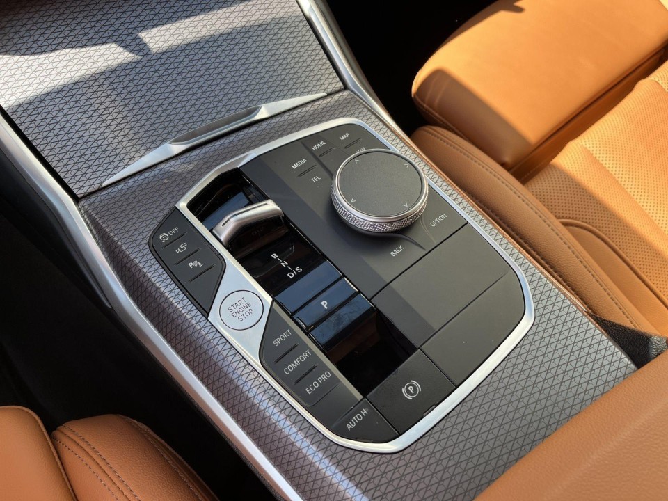BMW Seria 3 320d M-Sport - foto 9