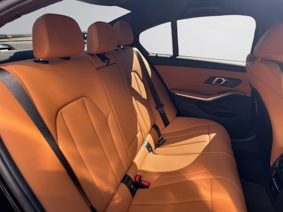 BMW Seria 3 320d M-Sport - foto 6