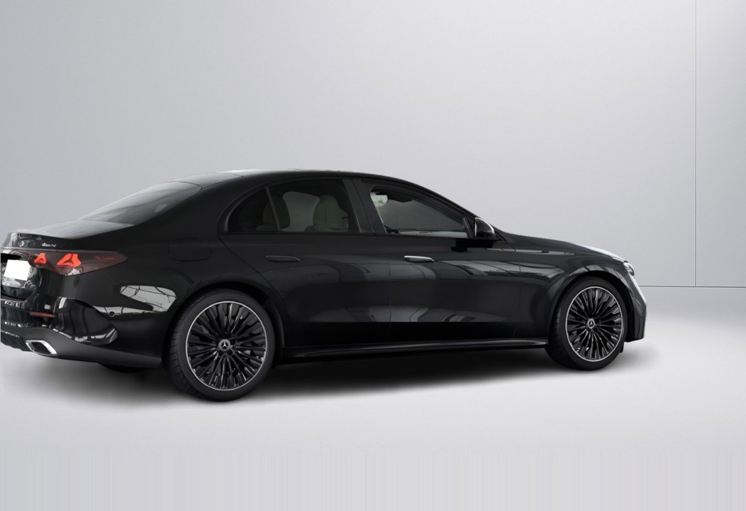 Mercedes-Benz E 300de 4MATIC AMG Line (4)