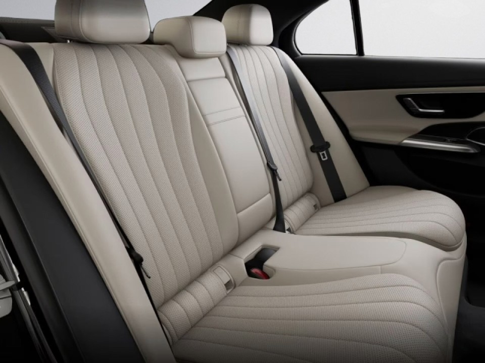Mercedes-Benz E 300de 4MATIC AMG Line - foto 17