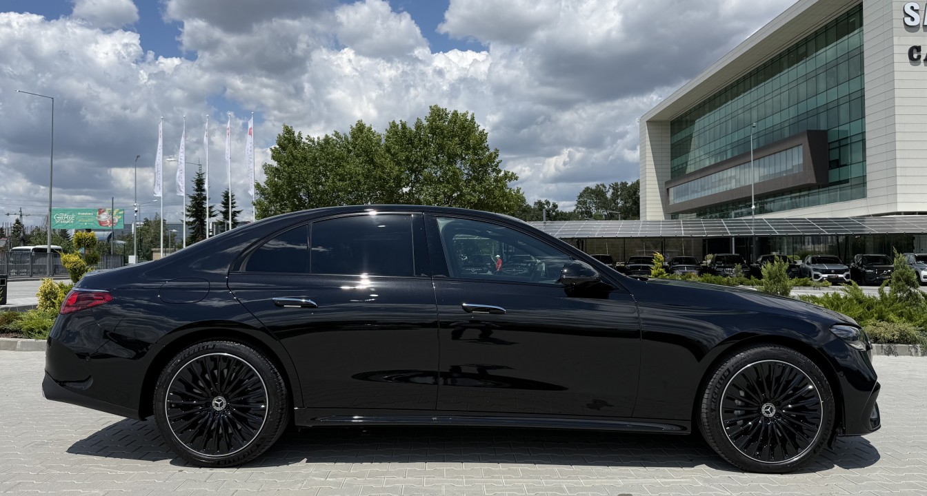 Mercedes-Benz E 300de 4MATIC AMG Line (2)