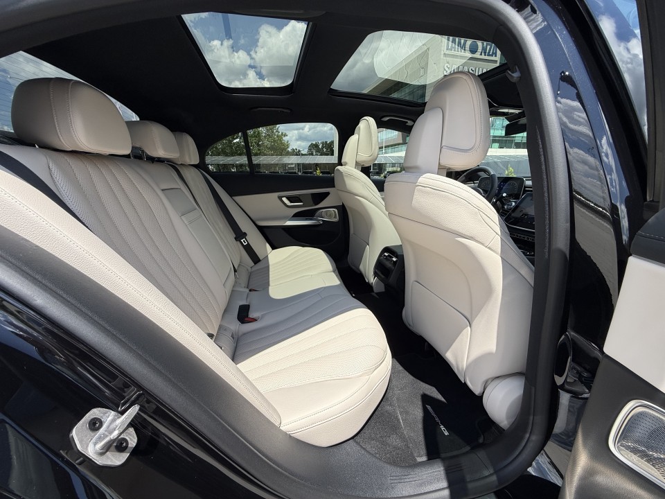 Mercedes-Benz E 300de 4MATIC AMG Line - foto 20