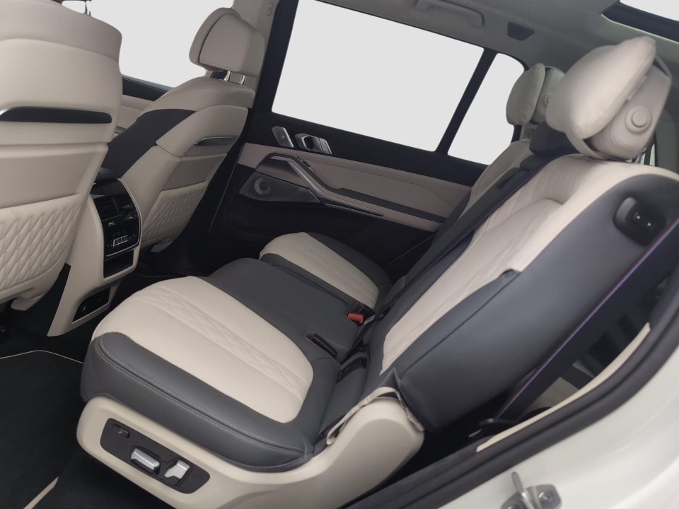 BMW X7 xDrive40i M-Sport - foto 11