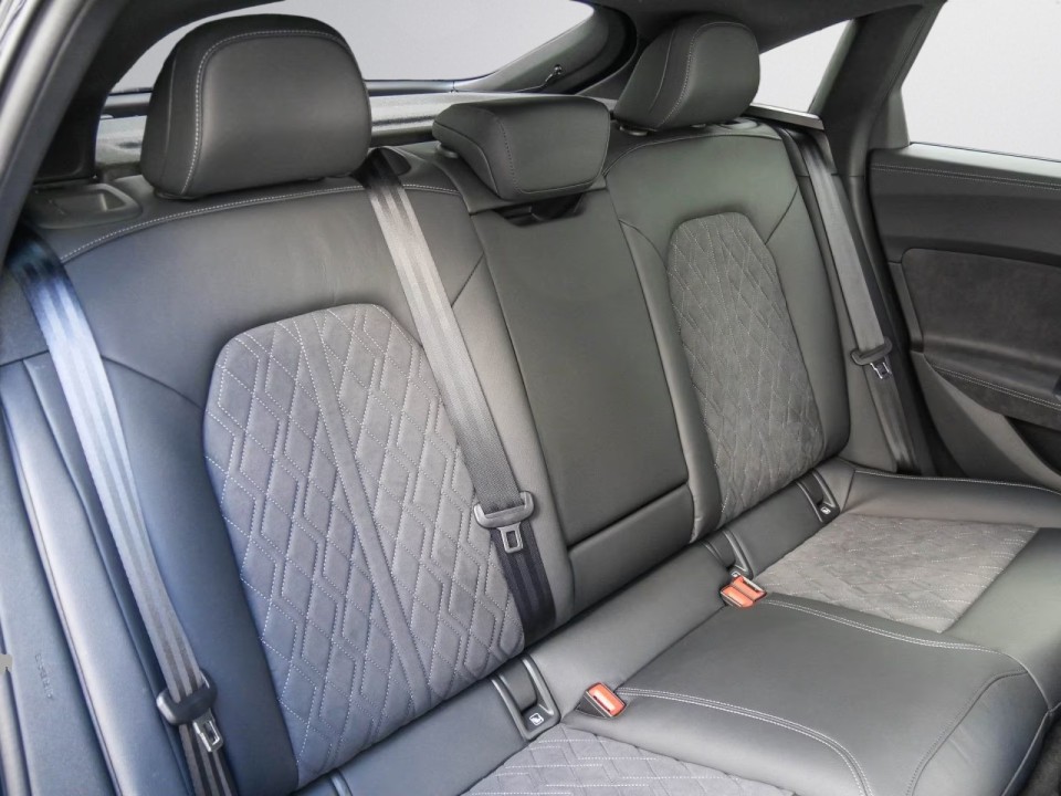 Audi A5 Limousine e-hybrid quattro S-Line (4)