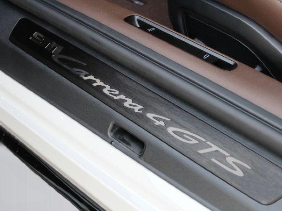 Porsche 911 Carrera 4 GTS - foto 21