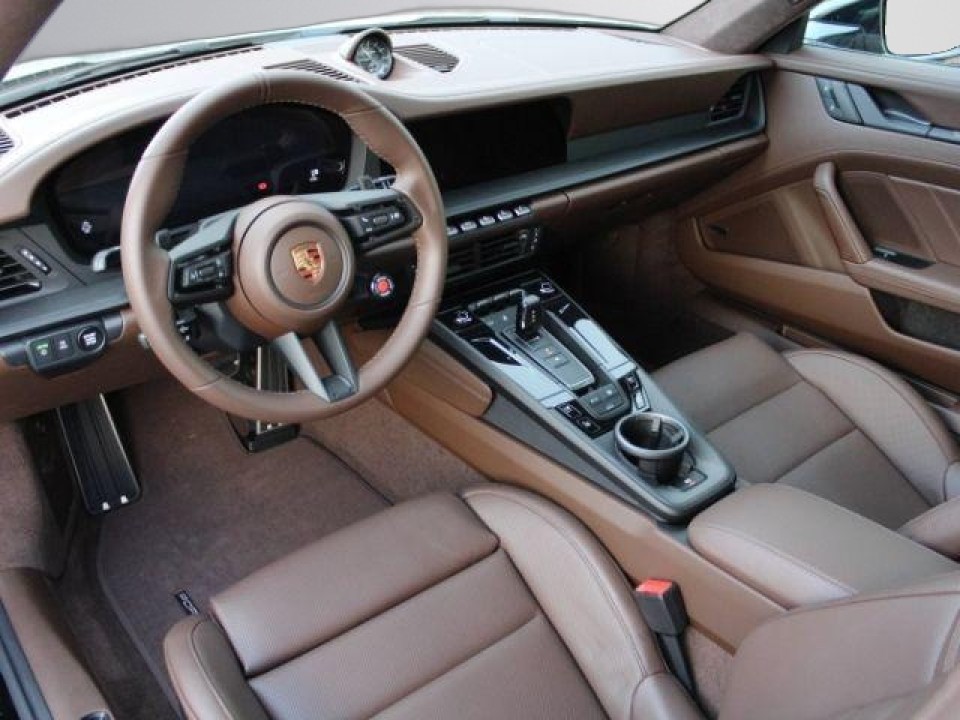 Porsche 911 Carrera 4 GTS - foto 6
