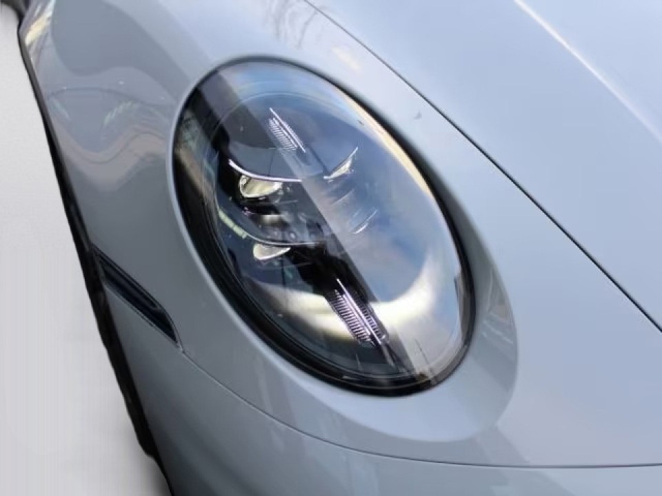 Porsche 911 Carrera 4 GTS - foto 22