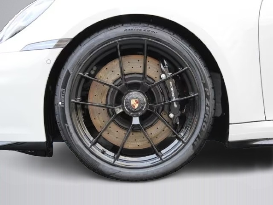 Porsche 911 Carrera 4 GTS - foto 29