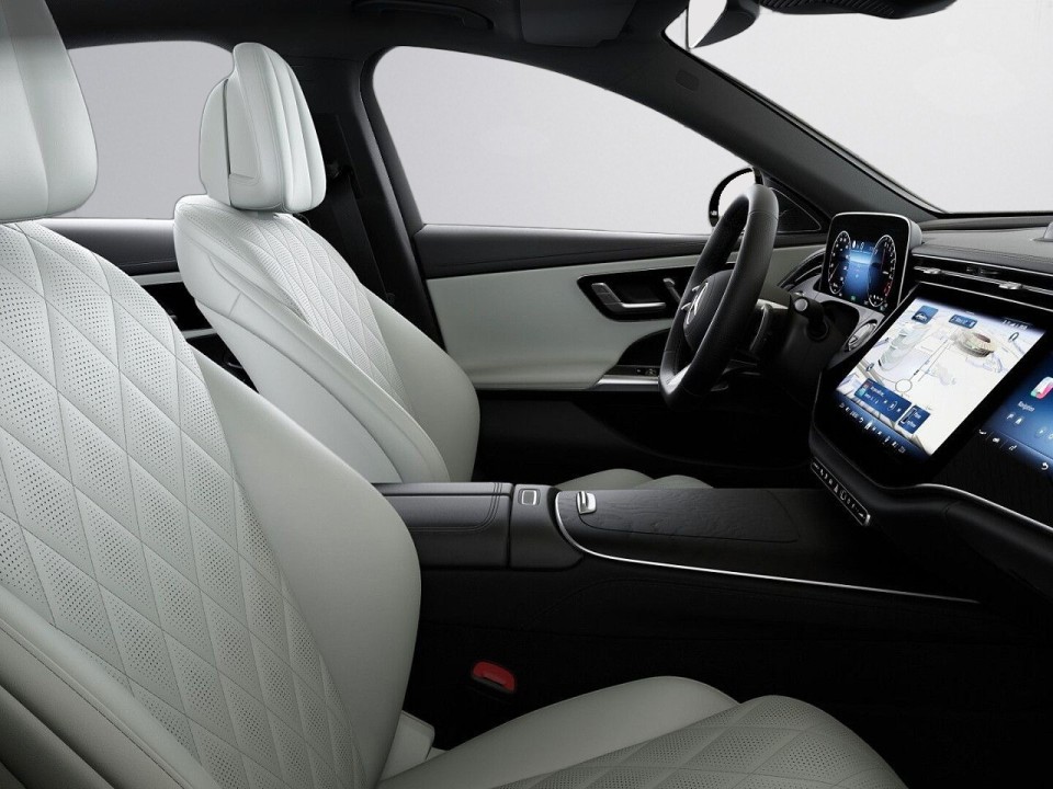 Mercedes-Benz E 300e AMG Line - foto 16