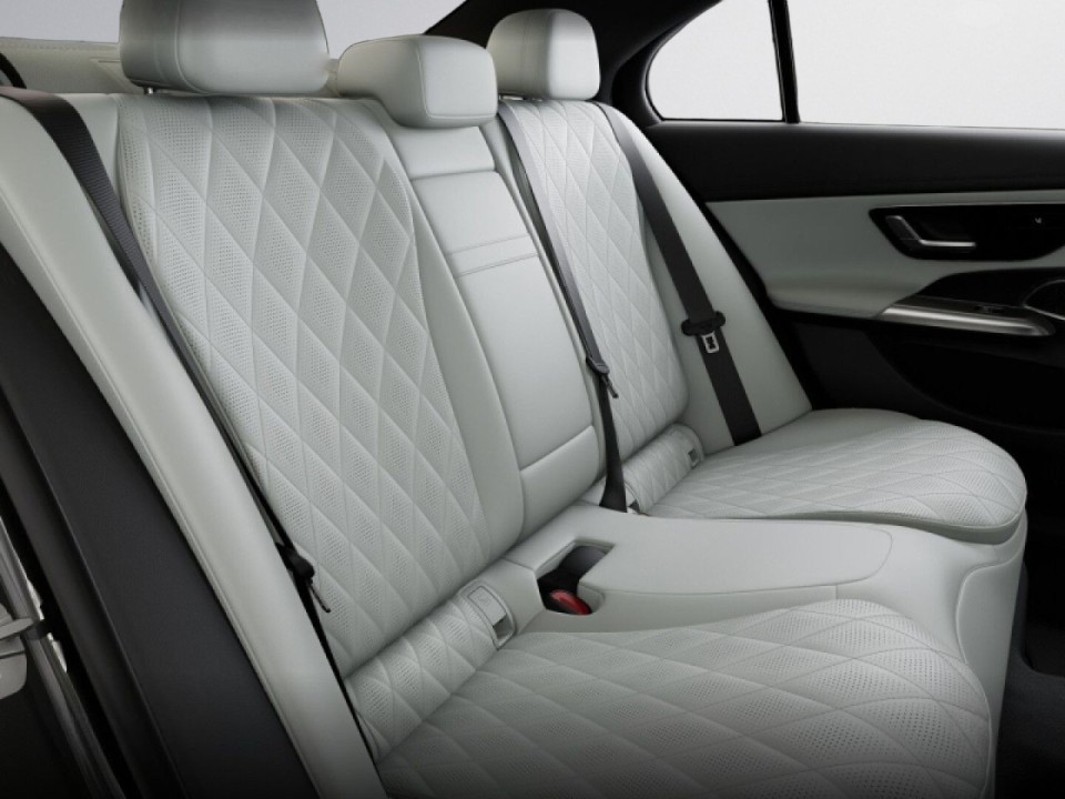 Mercedes-Benz E 300e AMG Line - foto 17