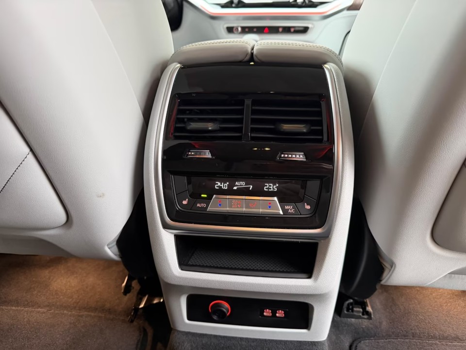 BMW XM 50e - foto 24