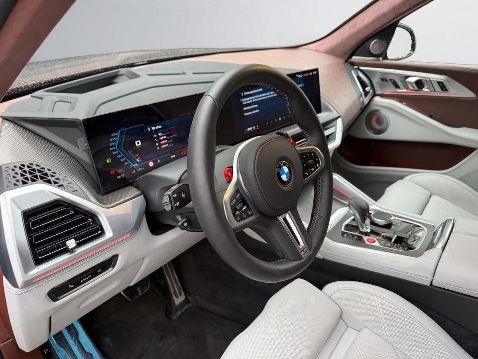 BMW XM 50e - foto 11