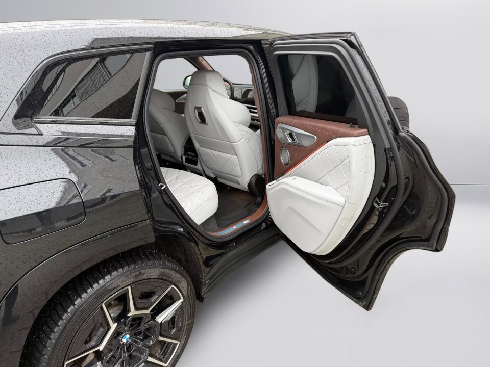 BMW XM 50e - foto 36