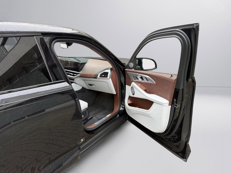 BMW XM 50e - foto 34