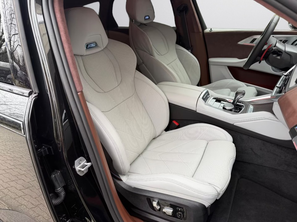 BMW XM 50e - foto 14
