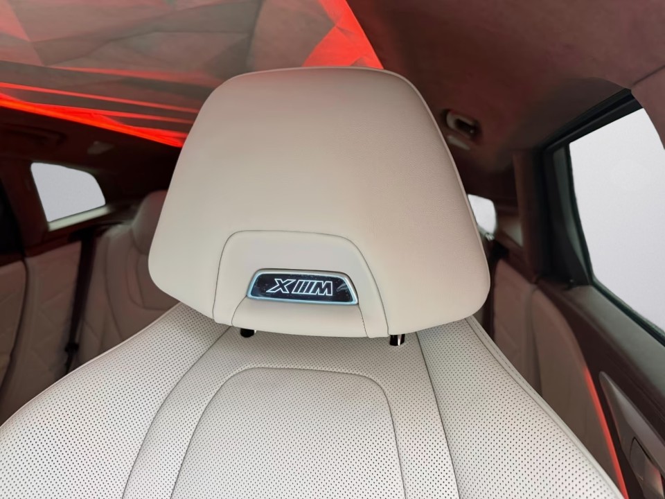 BMW XM 50e - foto 27