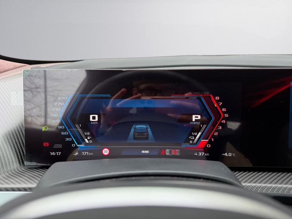 BMW XM 50e - foto 17