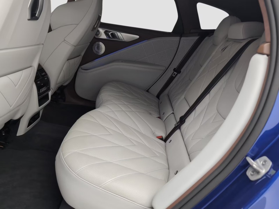 BMW XM 50e - foto 6