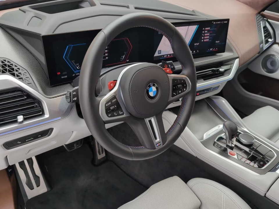 BMW XM 50e - foto 8