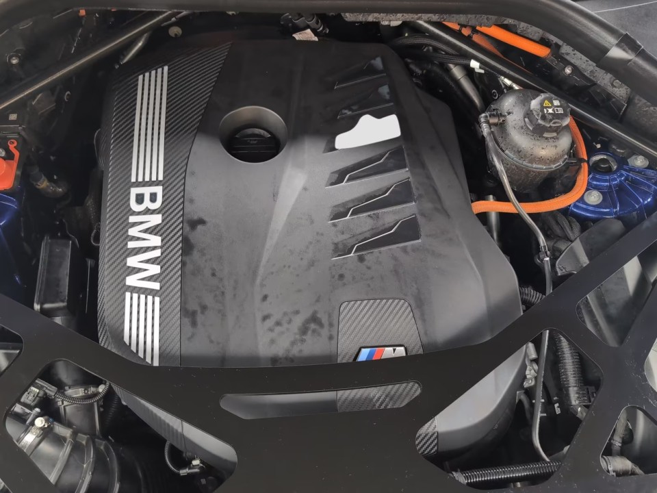 BMW XM 50e - foto 11