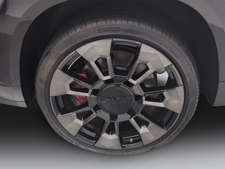 BMW XM 50e - foto 12