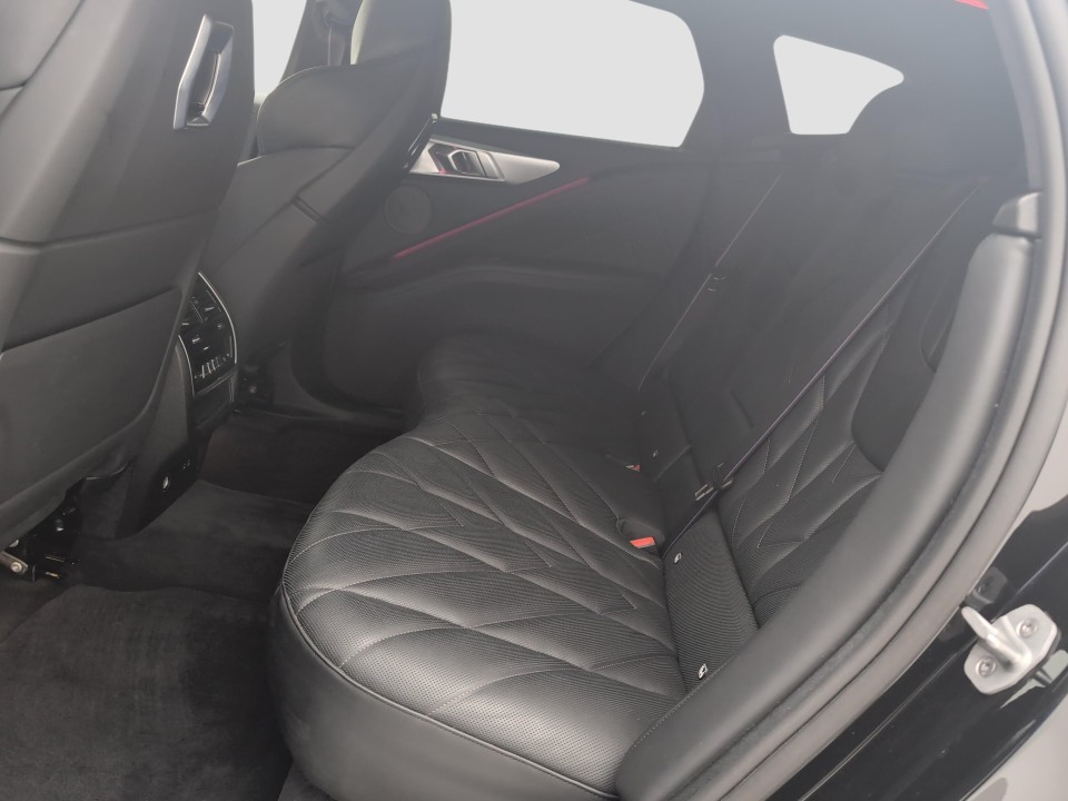 BMW XM 50e - foto 6