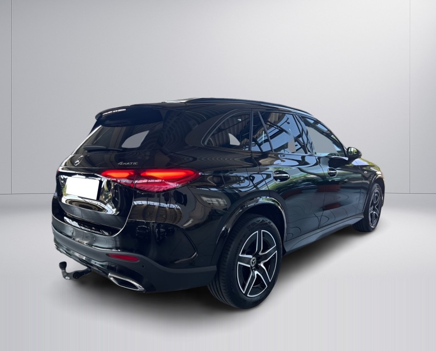 Mercedes-Benz GLC 300e 4MATIC AMG Line (3)