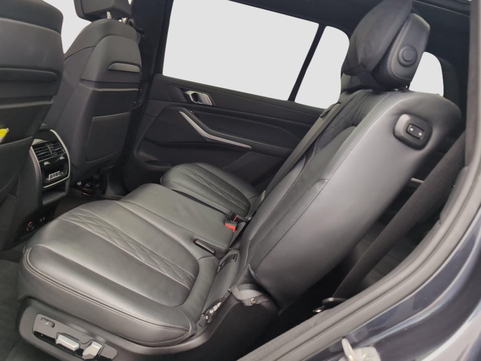 BMW X7 xDrive40d - foto 11