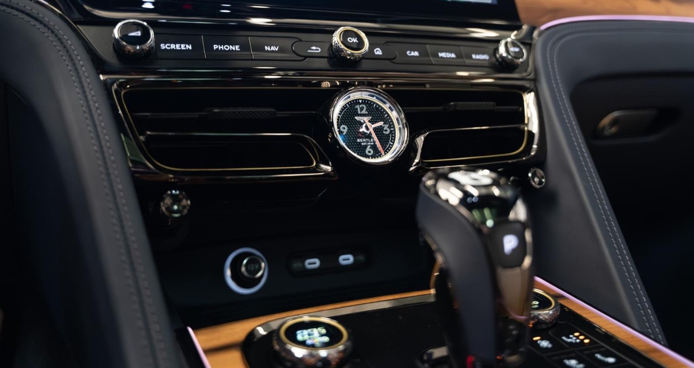 Bentley Flying Spur Azure V8 Hybrid - foto 17